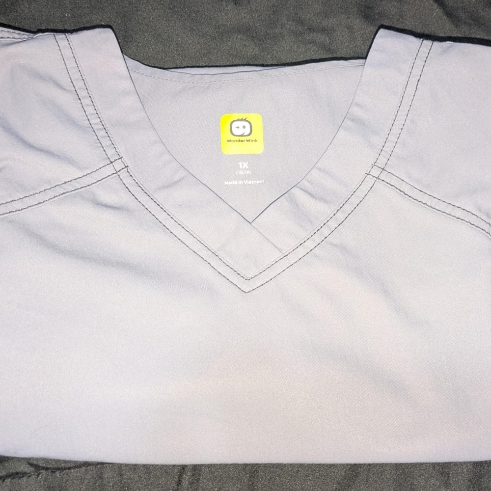 Wonderwink Plus Women's Size 1X Grey Scrub Top V-Neck